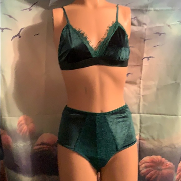 NWOT Emerald Green Velvet Lingerie Set - Picture 7 of 12
